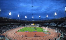 米兰体育官方网站-德罗赞末节狂飙独取15分，黄蜂主场力克尼克斯锁定关键卡位战