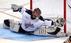 米兰体育-哈兰德关键一击定乾坤，拜仁力克伊朗劲旅展现争冠雄心