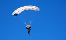 米兰APP下载-冰火对决，欧文单骑救主，独行侠力克群狼