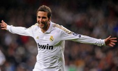 米兰体育官网-瑞士军刀出鞘，欧冠淘汰赛焦点战启示录，解析红魔比利时的意外溃败