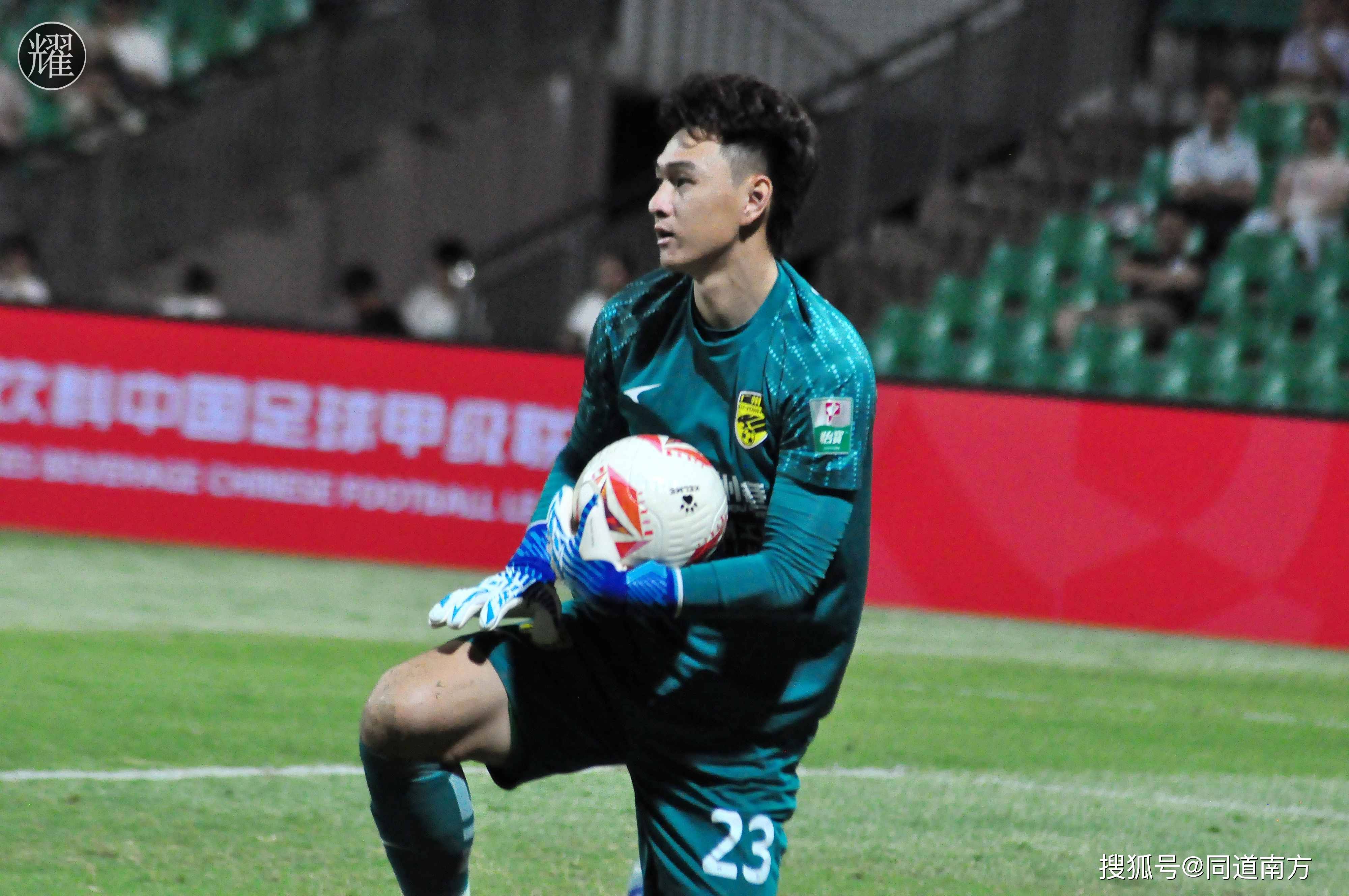 广西队惨遭惨败,球队士气低迷 广西队惨遭惨败,球队士气低迷