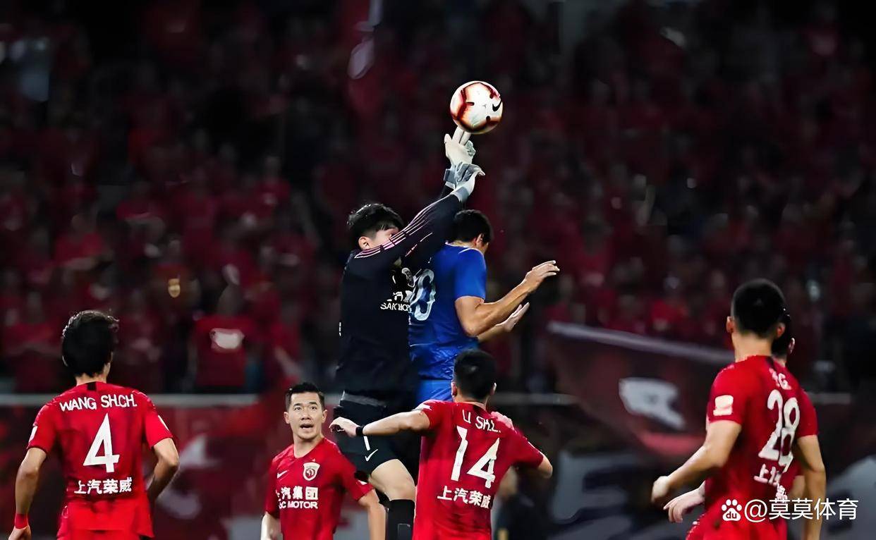 重要战役频频上演,中超比赛精彩迭出 重要战役频频上演,中超比赛精彩迭出