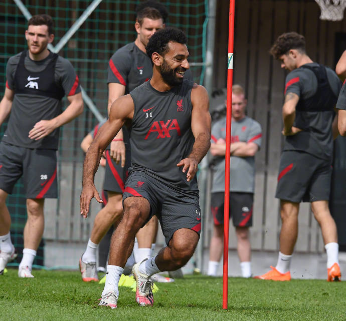 曼城雄心勃发！迪克帕利特德男球迷激情舞蹈的简单介绍