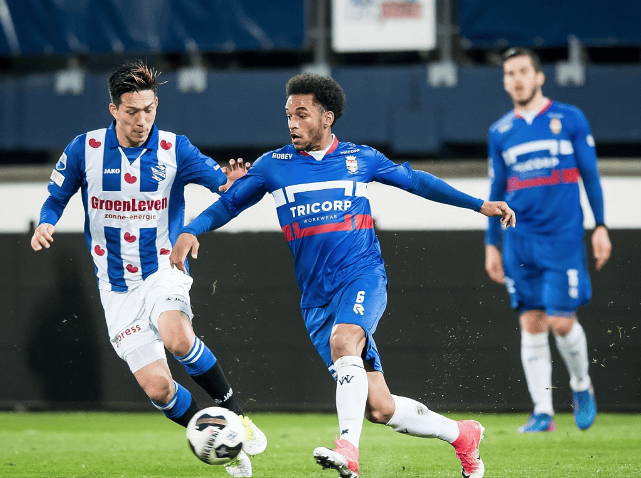 包含巴斯蒂亚队在比赛中力压对手，夺得胜利的词条