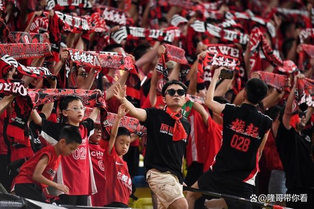 关于球迷热情高涨,场外助威为球队加油的信息 关于球迷热情高涨,场外助威为球队加油的信息