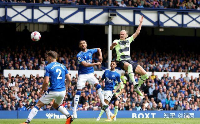 荷兰飞人助攻，曼城胜利晋级豪取连胜的简单介绍