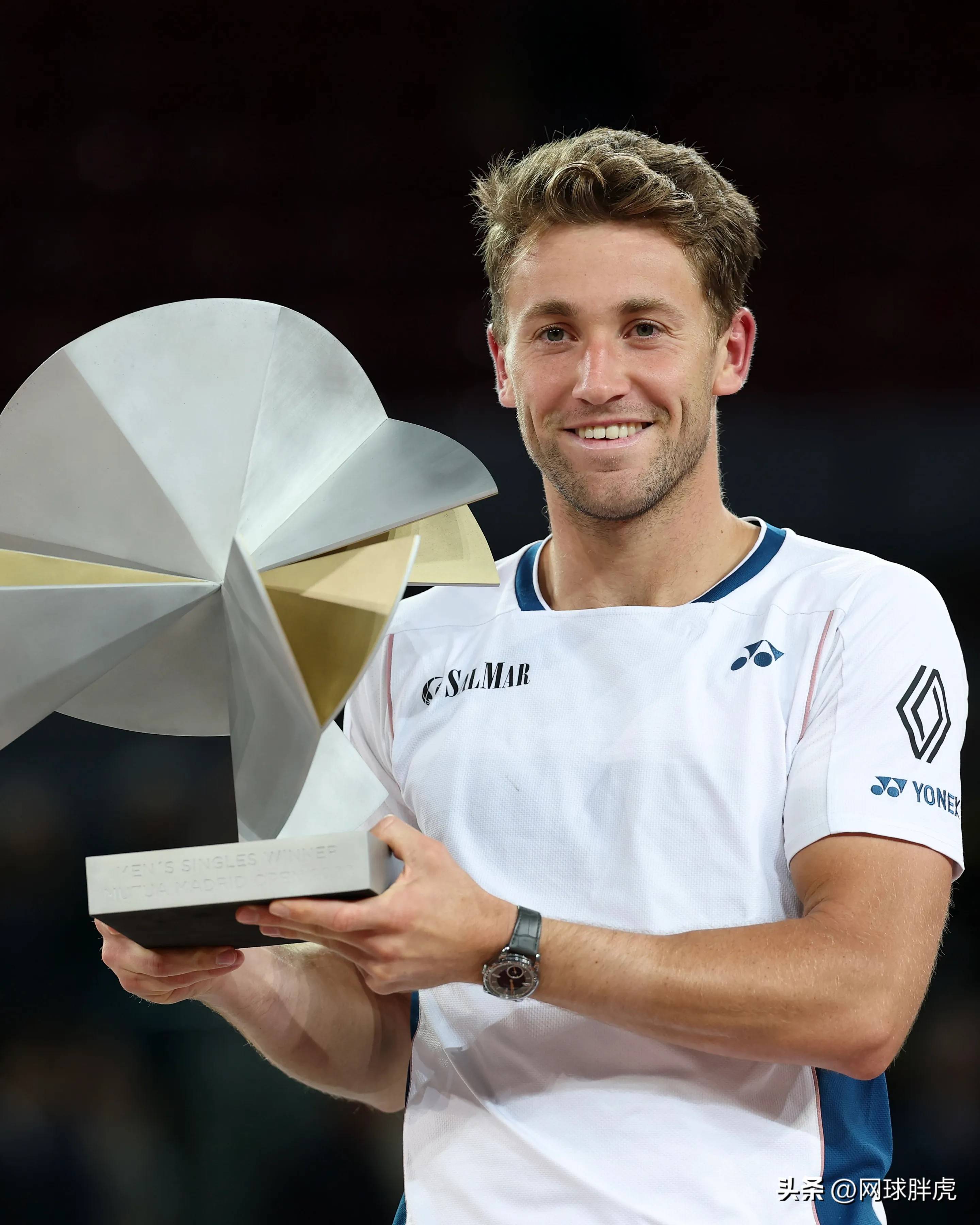 包含ATP总决赛完胜法网，鲁德带队取胜的词条