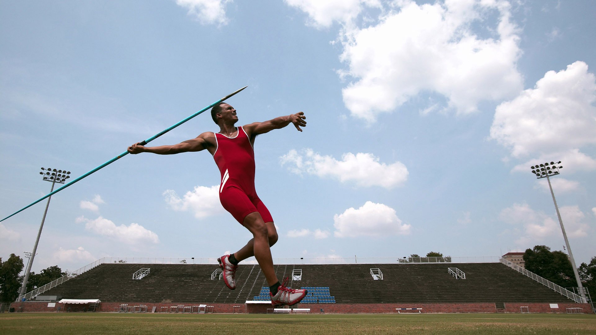 赛道与球场，德罗赞的F1式接管与快船的强硬终结